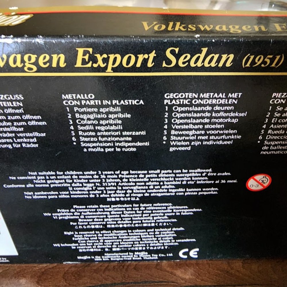 Maisto Special Edition 1951 Volkwagen Export Sedan 1:18 - Picture 10 of 11